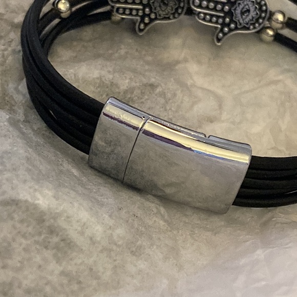 NWOT - BLACK WRAP LEATHER STRAP HAMSA BRACELET WITH MAGNETIC CLOSURE - Picture 6 of 12
